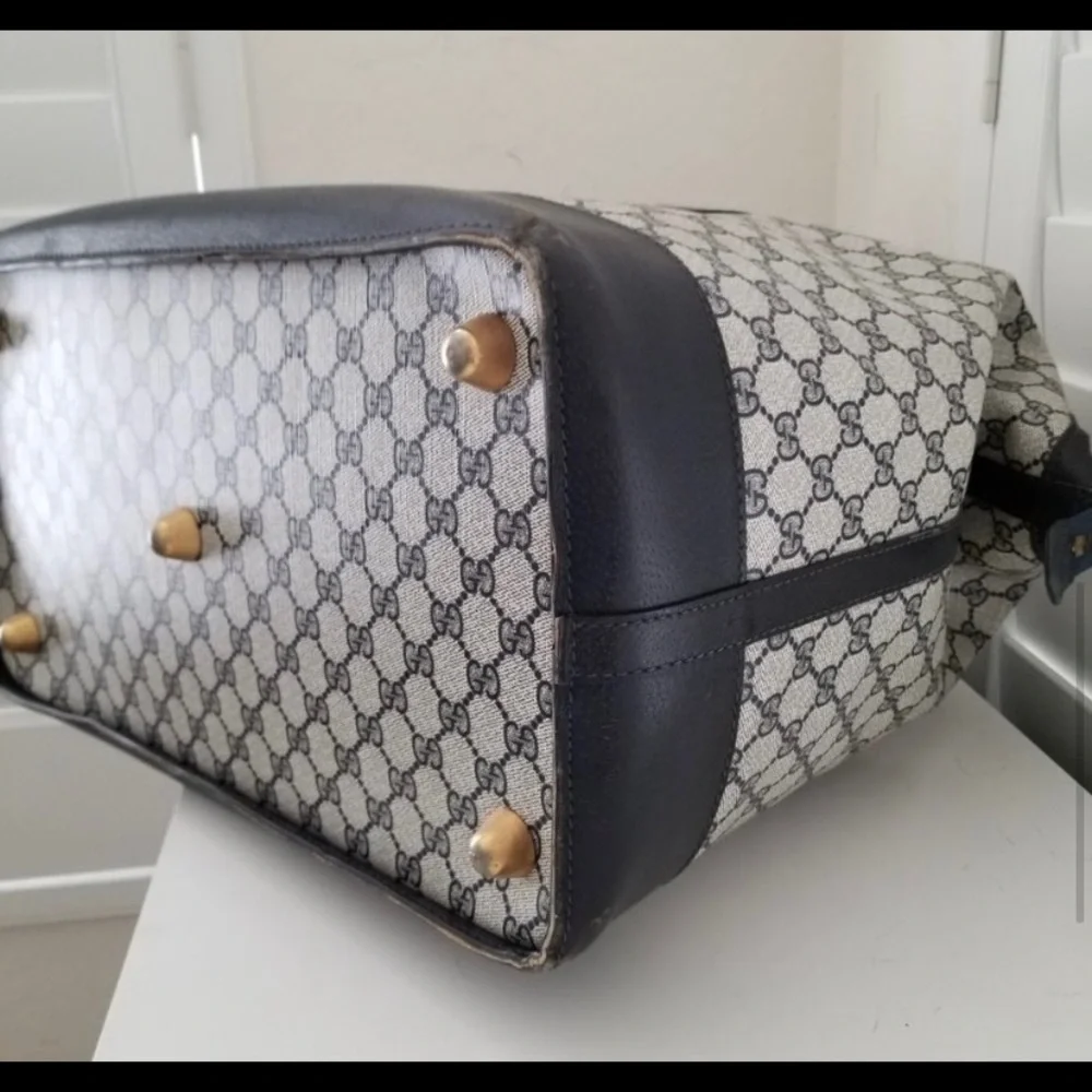 Gucci Hobo Bag in Black and Cream with Red Accents - Picture 6 of 11